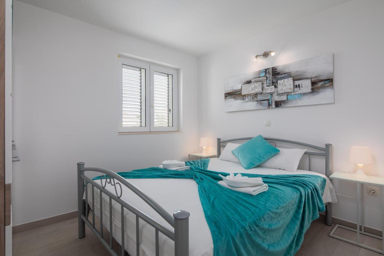 Vila Blanka Apartments โรกอซนิซา ภายนอก รูปภาพ