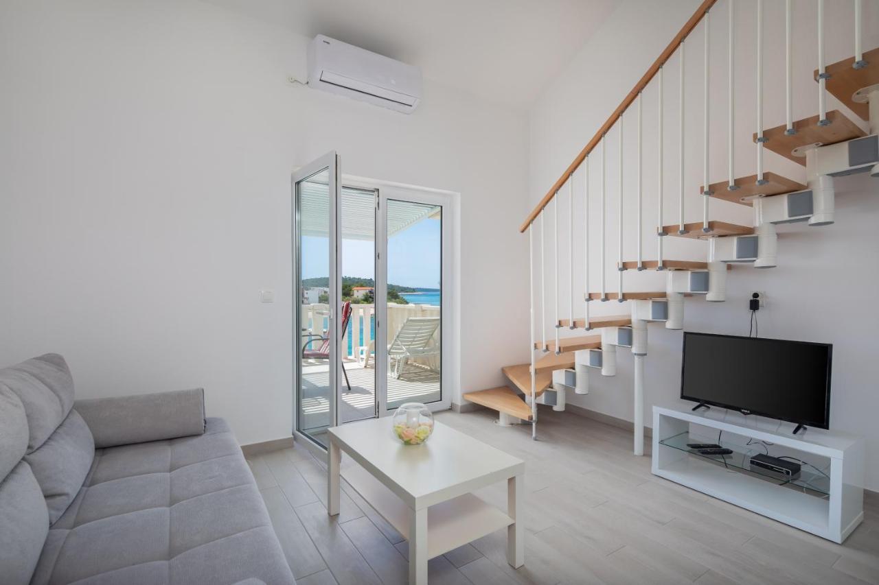 Vila Blanka Apartments โรกอซนิซา ภายนอก รูปภาพ