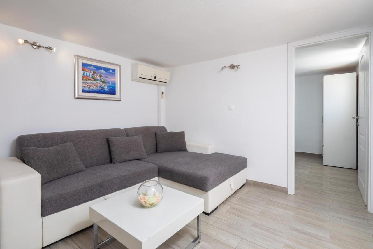 Vila Blanka Apartments โรกอซนิซา ภายนอก รูปภาพ