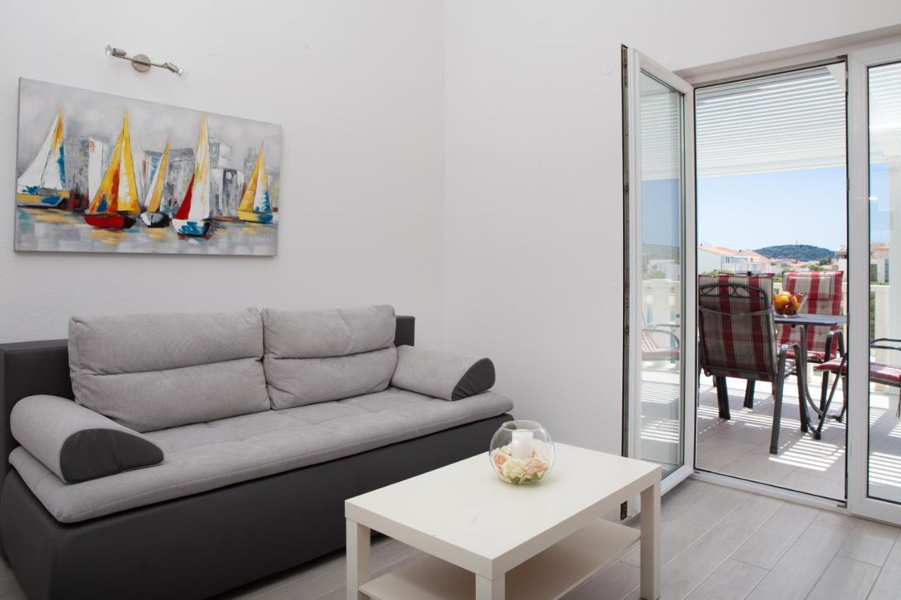 Vila Blanka Apartments โรกอซนิซา ภายนอก รูปภาพ