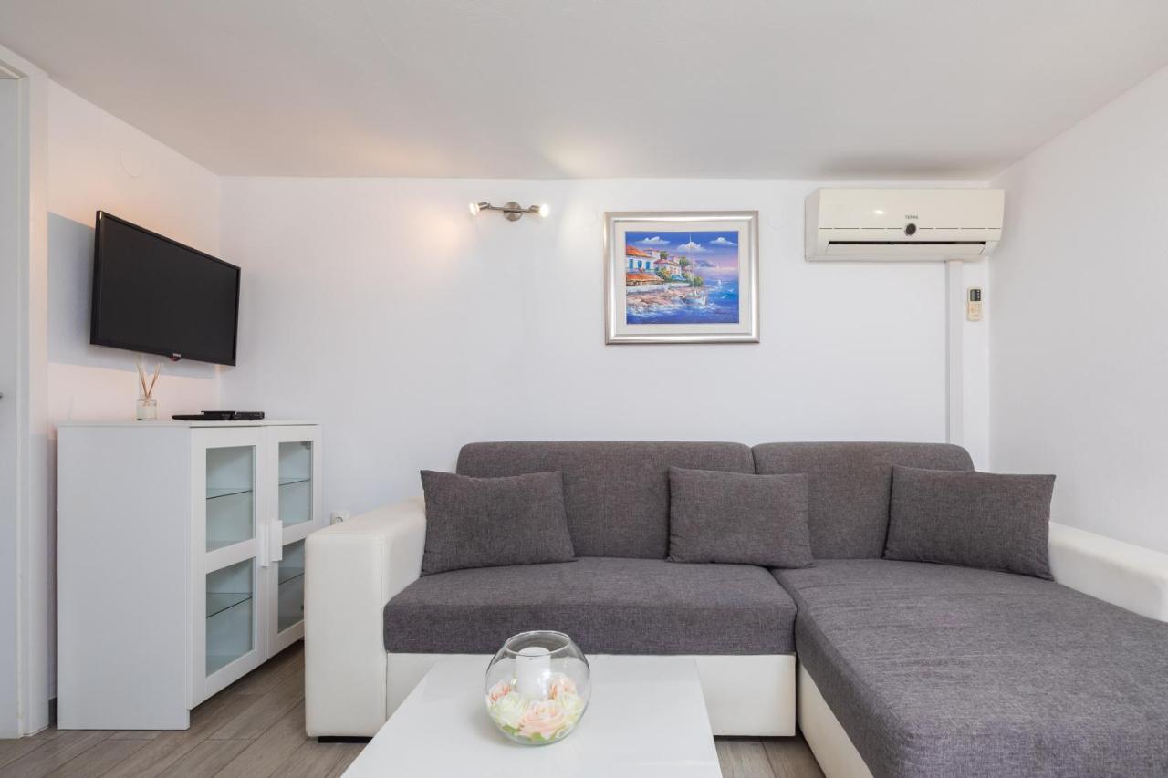 Vila Blanka Apartments โรกอซนิซา ภายนอก รูปภาพ